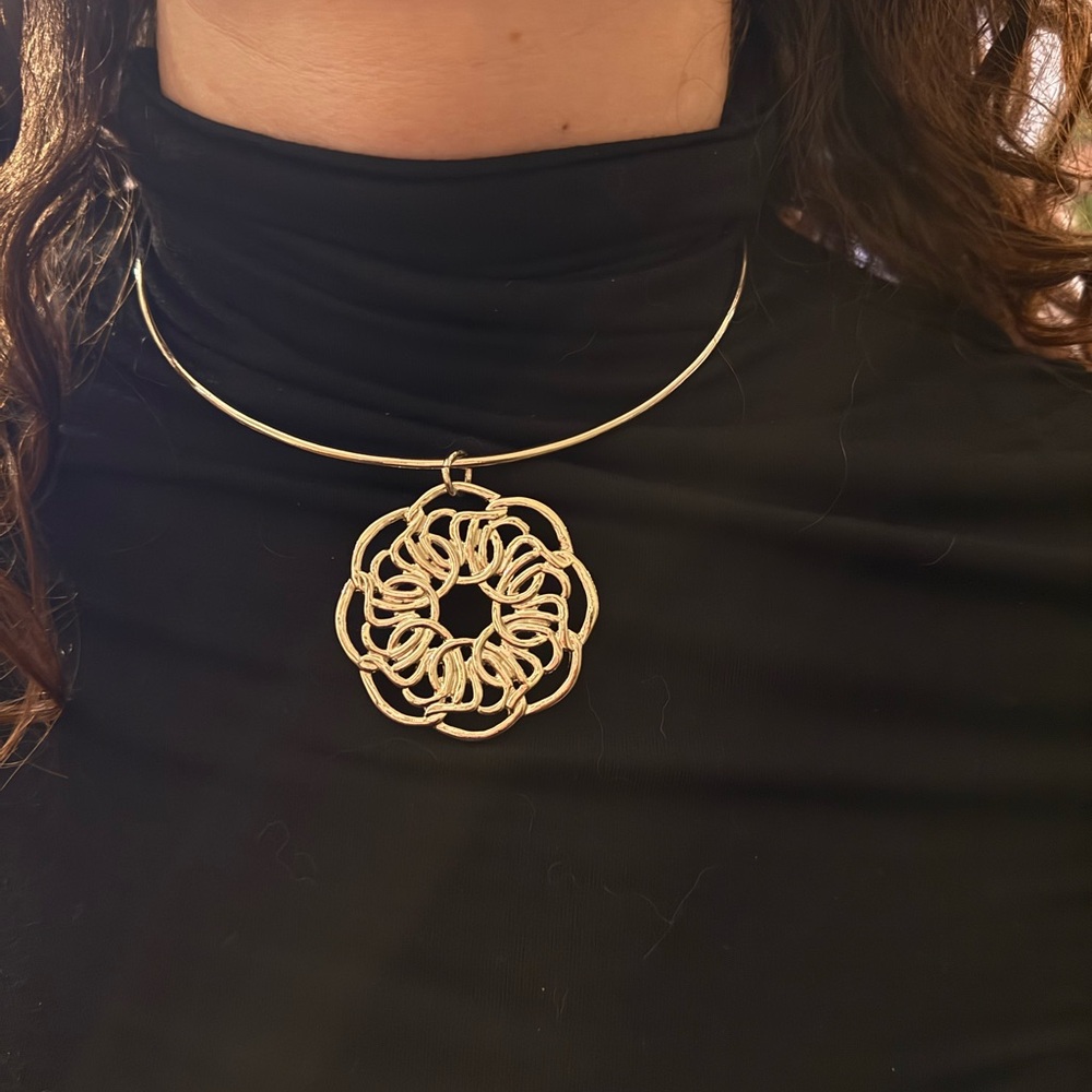 Costume Silver Pendant Round Necklace